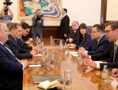 Δεν θα ανοίξει διπλωματικό γραφείο το Κόσοβο στην Αθήνα, διαμήνυσε ο Κοτζιάς από τη Σερβία
